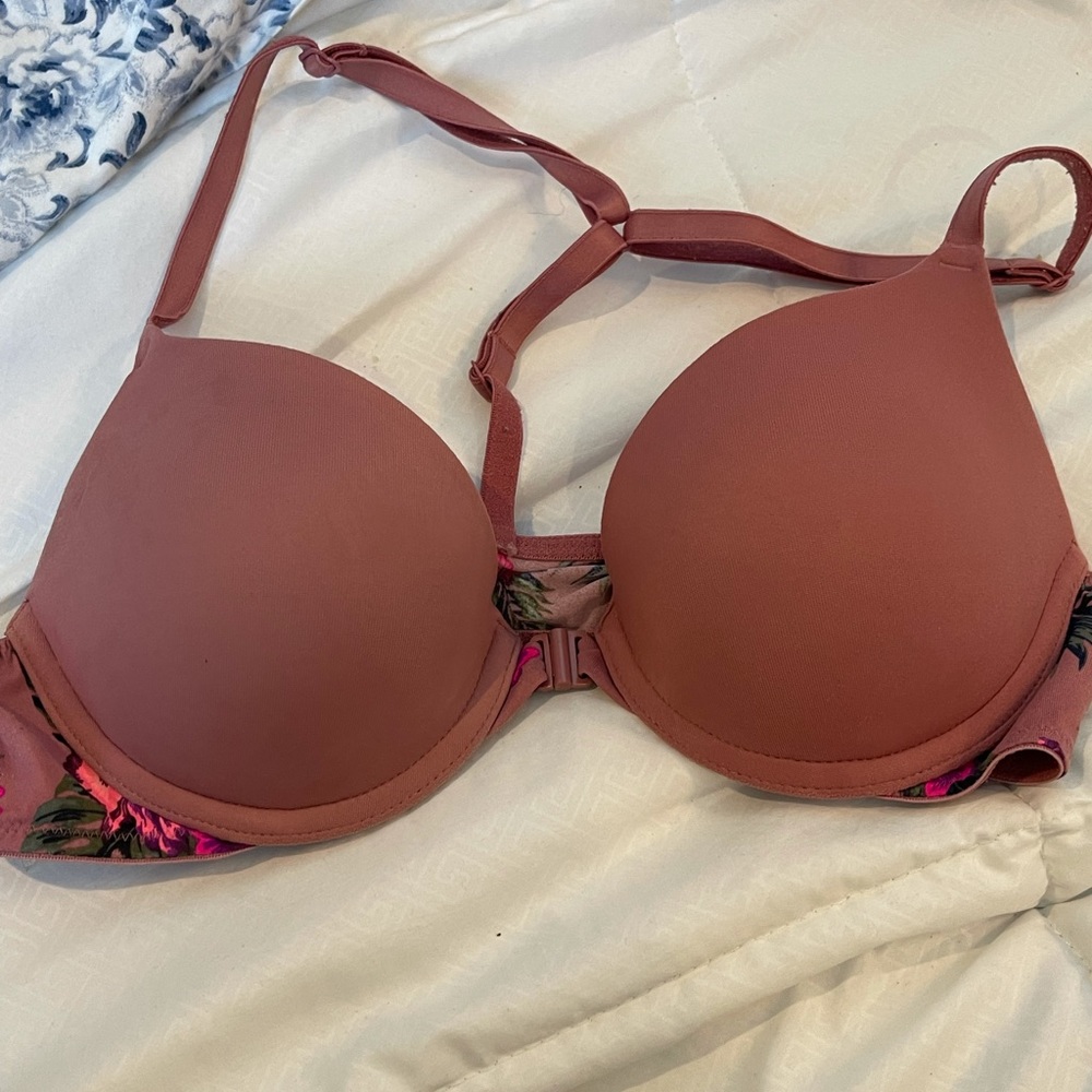 Pink/Victoria’s secret bra